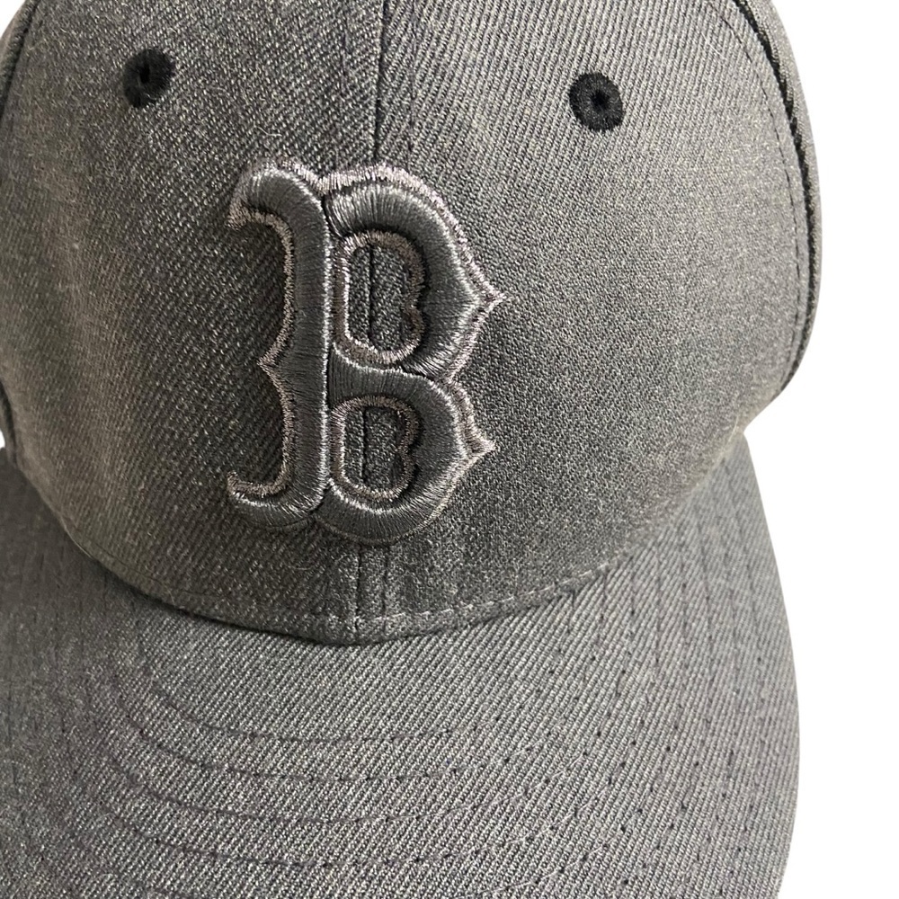 New Era Boston Red Sox "Blackout" Size 7 1/4 Grey Men's 59Fifty Fitted Cap MLB - Picture 2 of 8
